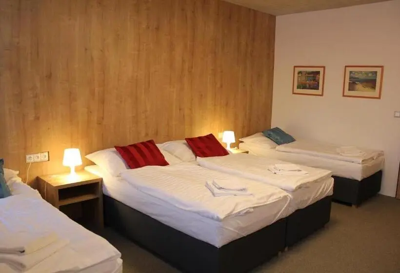 スーペリアの４人部屋, Bílý Beránek