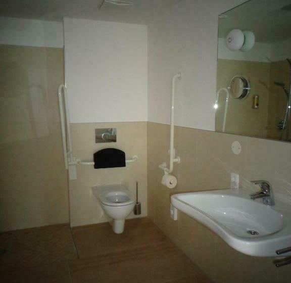 غرفة قياسية لذوى الاحتياجات الخاصة, Kapellerhof