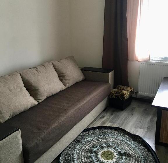 חדר משפתחתי סופריור, Shum Cheremosha