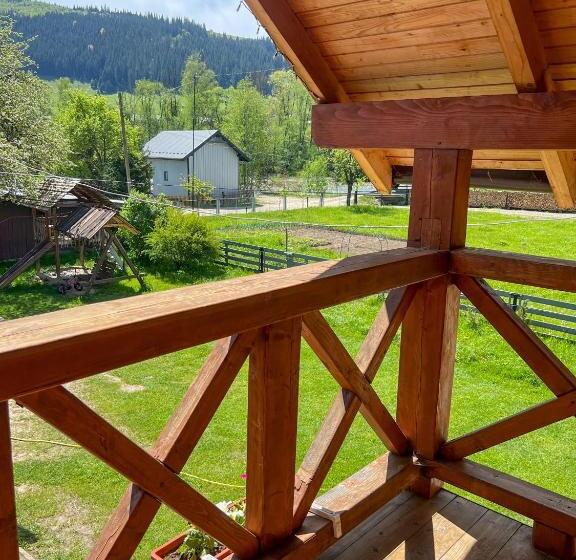 חדר משפחתי, Shum Cheremosha