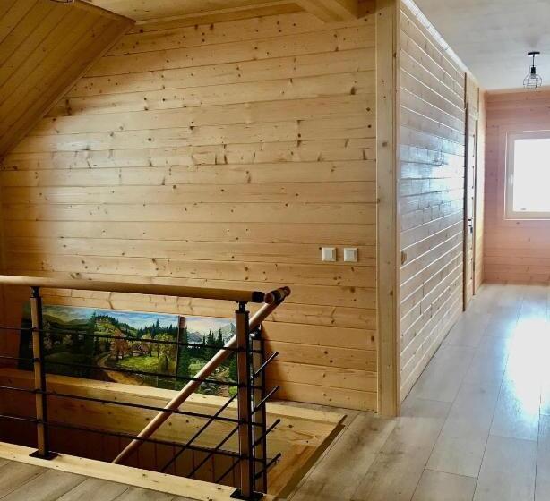 חדר משפחתי, Shum Cheremosha