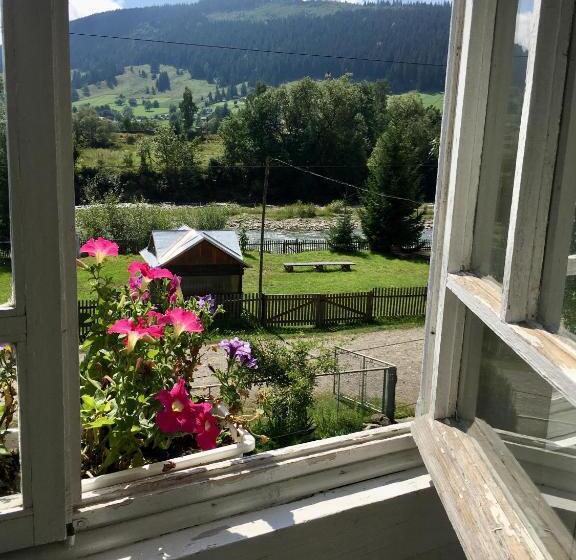 חדר סטנדרט עם מרפסת, Shum Cheremosha