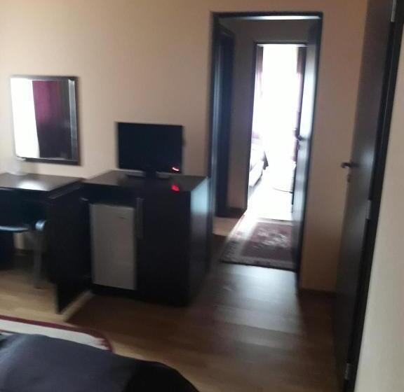 2 Bedroom Suite with Balcony, Pensiunea Alpin