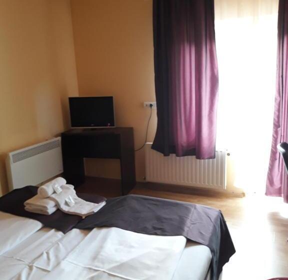 2 Bedroom Suite with Balcony, Pensiunea Alpin