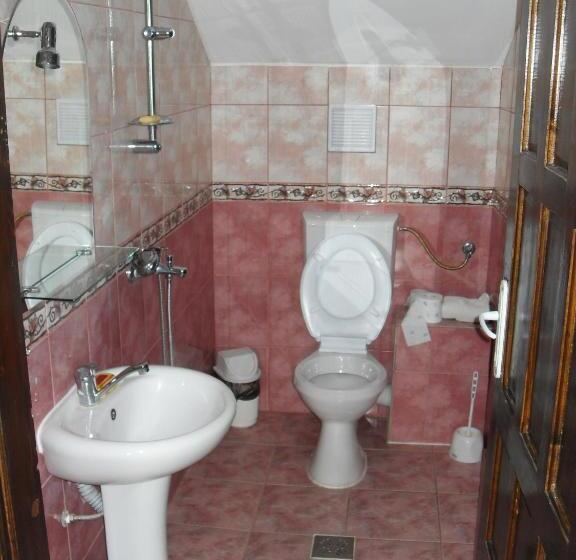 غرفة قياسية ثلاثية, Nopti De Vara Transfăgărășan