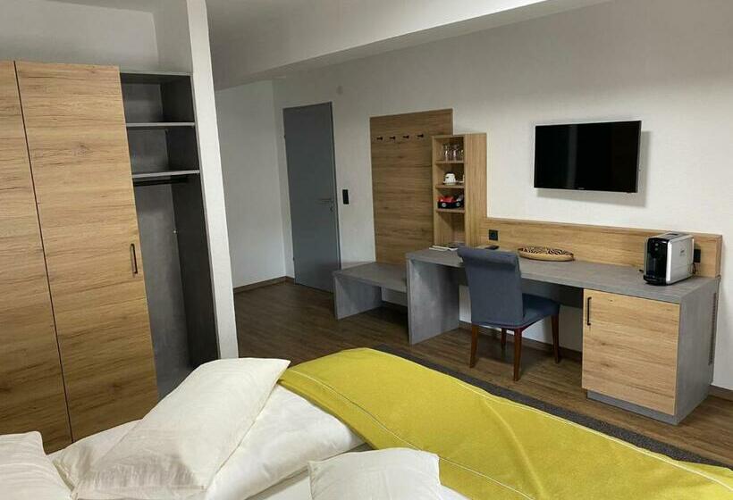 חדר סופריור עם מרפסת, Og's Golf Lodge