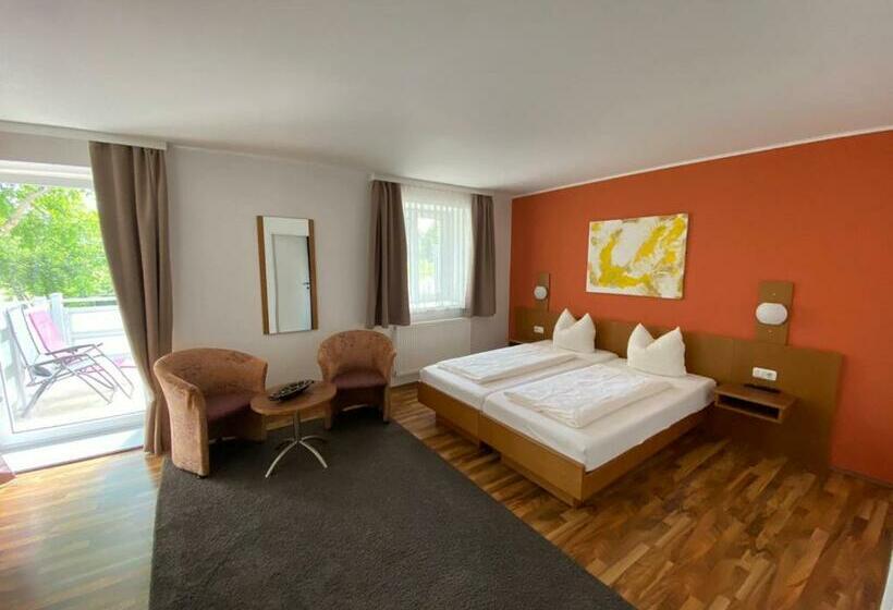 חדר סופריור עם מרפסת, Og's Golf Lodge