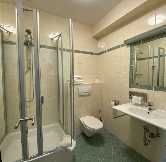 חדר סופריור עם מרפסת, Og's Golf Lodge