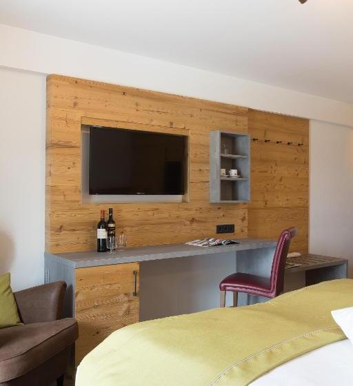 חדר סופריור עם מרפסת, Og's Golf Lodge