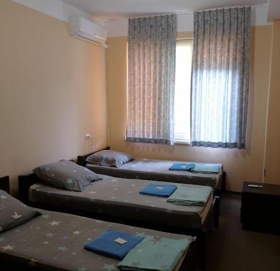 تختخواب در اتاق مشترک, готель ас берегово