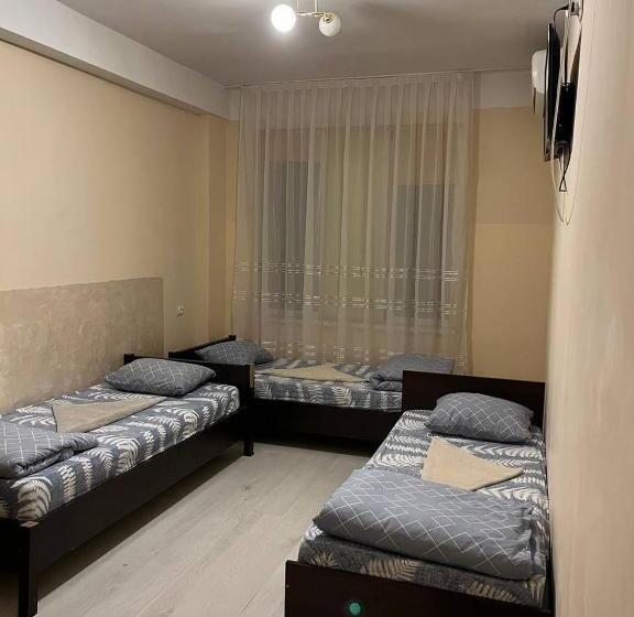 تختخواب در اتاق مشترک, готель ас берегово