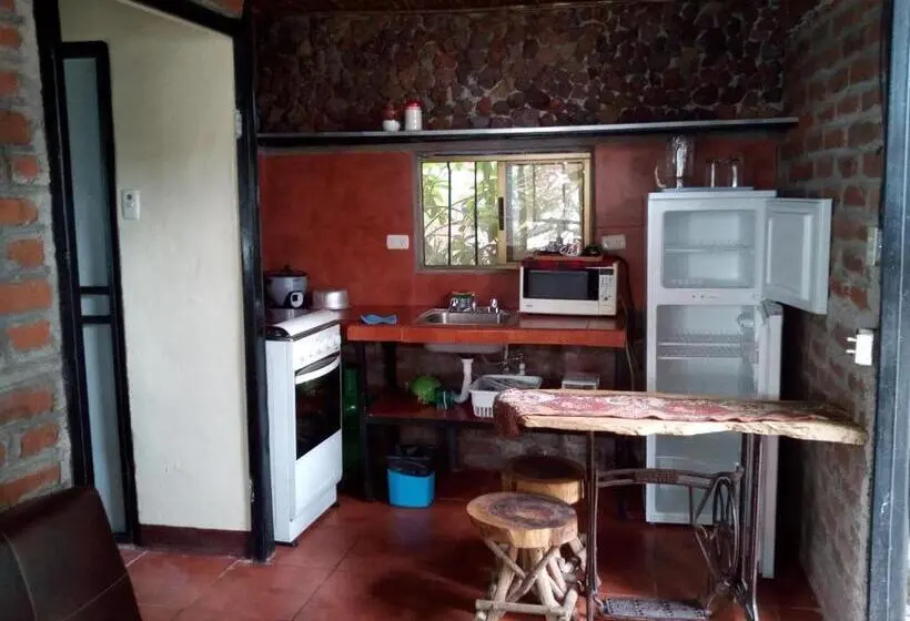 庭の見える１ベッドルームアパートメント, Hostal Eco Lodge La Chiponga