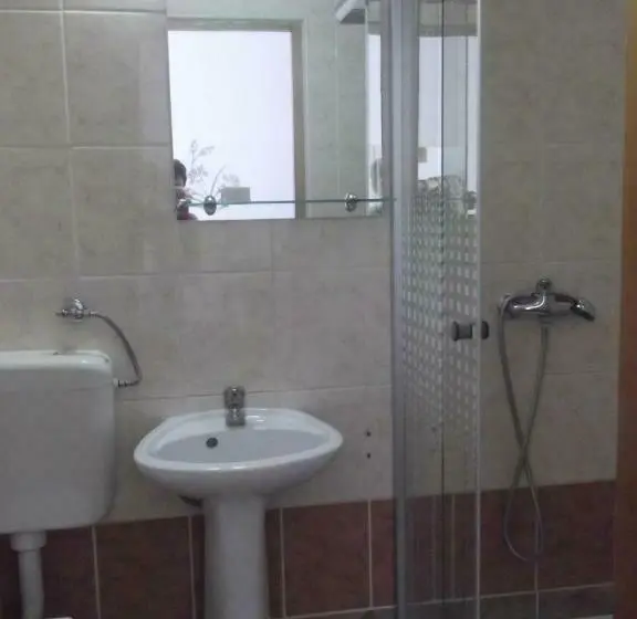 اتاق استاندارد یک نفره, Hostel „la Galan”