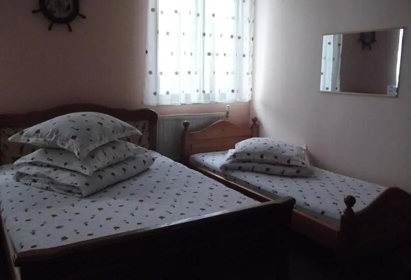 اتاق استاندارد سه نفره, Hostel „la Galan”