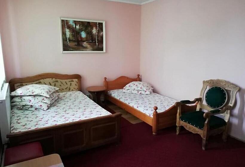 اتاق استاندارد سه نفره, Hostel „la Galan”