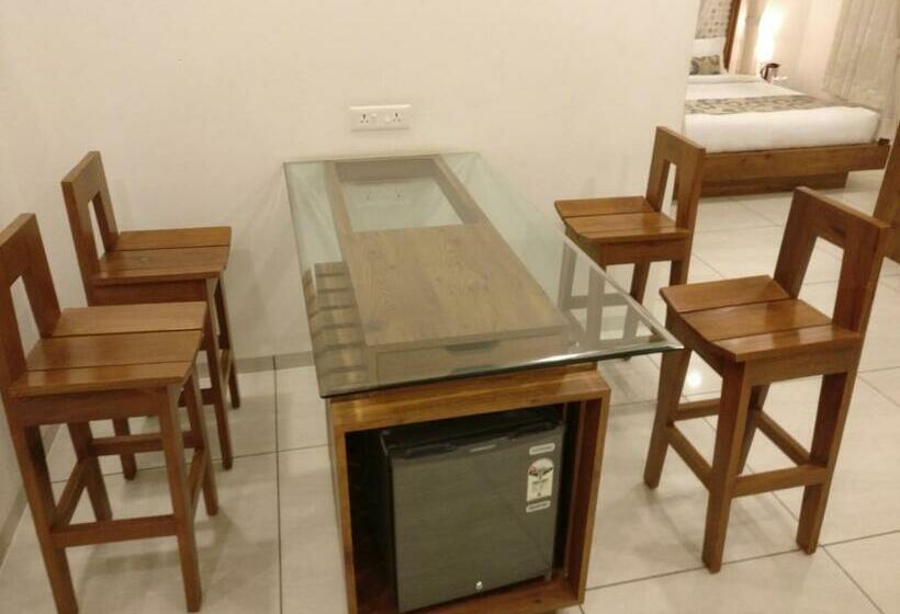 מיטת קינג בסוויטה, Kalyan S   Mansingh Inn