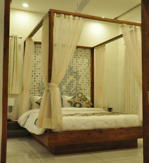 מיטת קינג בסוויטה, Kalyan S   Mansingh Inn