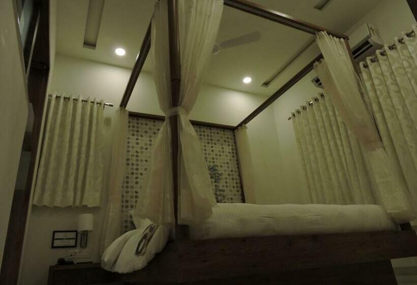 מיטת קינג בסוויטה, Kalyan S   Mansingh Inn