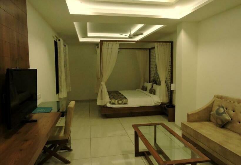 Люкс Кровать Кинг, Kalyan S   Mansingh Inn