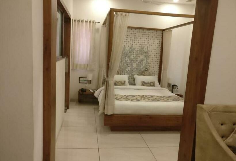 מיטת קינג בסוויטה, Kalyan S   Mansingh Inn