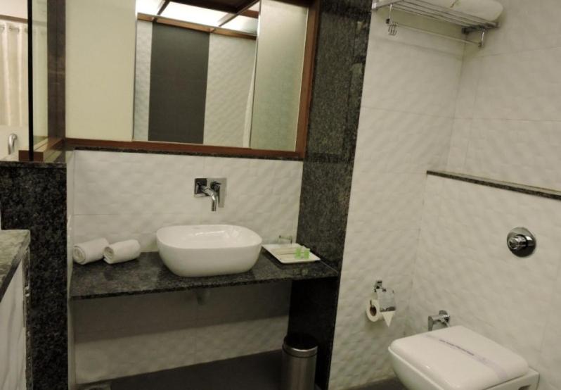 מיטת קינג בסוויטה, Kalyan S   Mansingh Inn