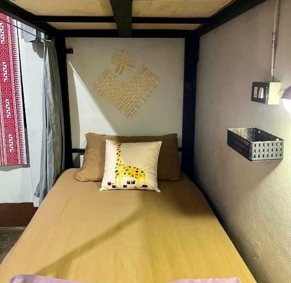 Кровать в Общей Комнате, Little Hostel