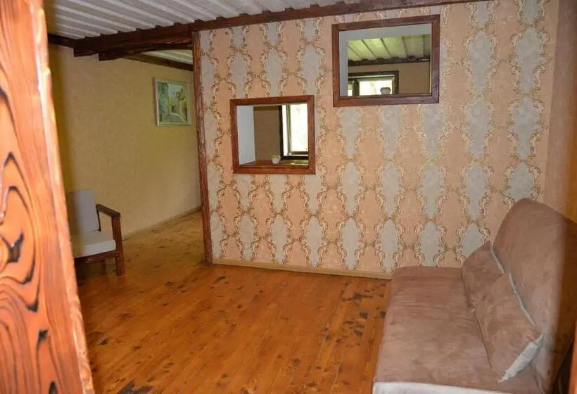 Perhehuone, Syni Potoky
