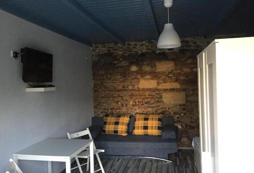 غرفة قياسية ثلاثية, La Mosie