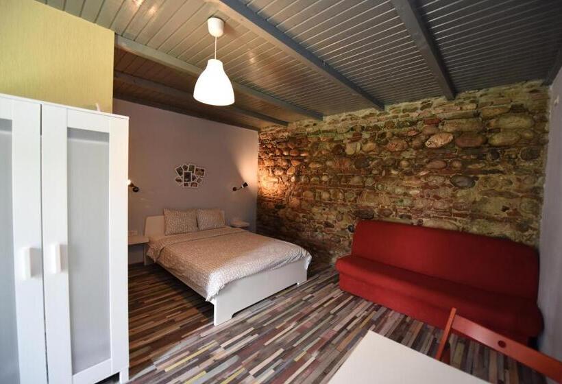 غرفة قياسية ثلاثية, La Mosie