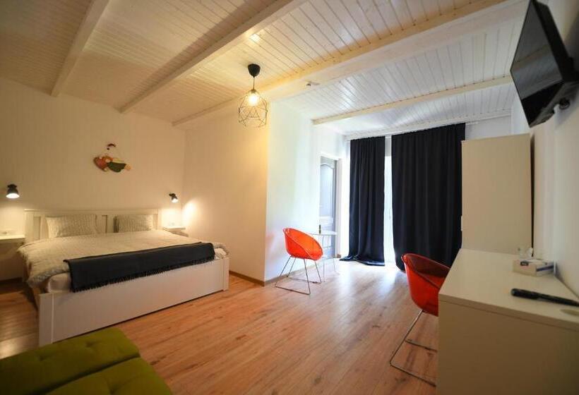 غرفة ديلوكس, La Mosie