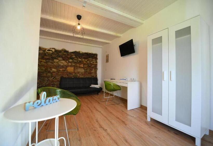 غرفة ديلوكس, La Mosie