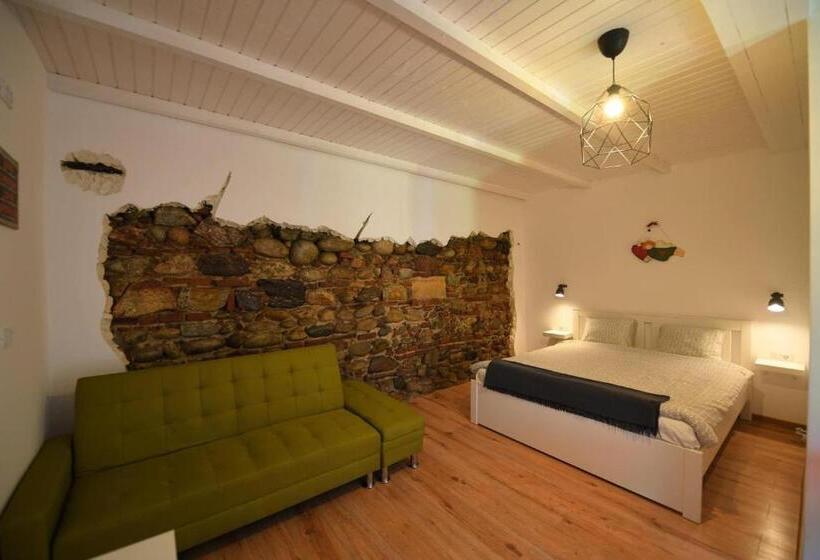 غرفة ديلوكس, La Mosie