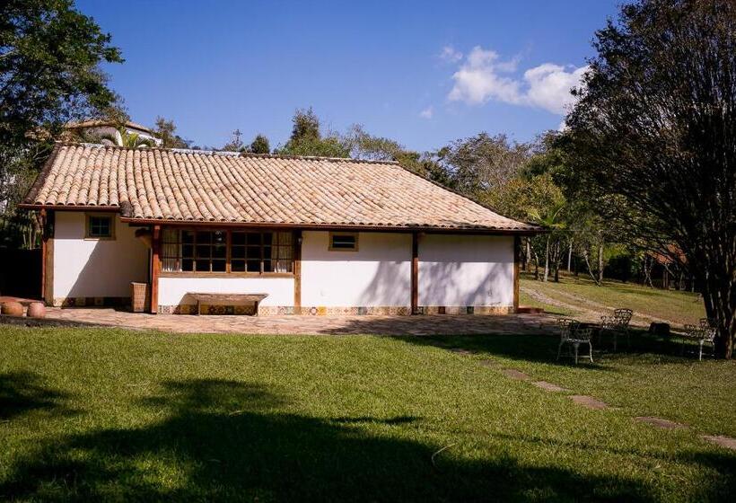 غرفة عائلية مطلّة علي الحديقة, Pouso Do Bichinho 2