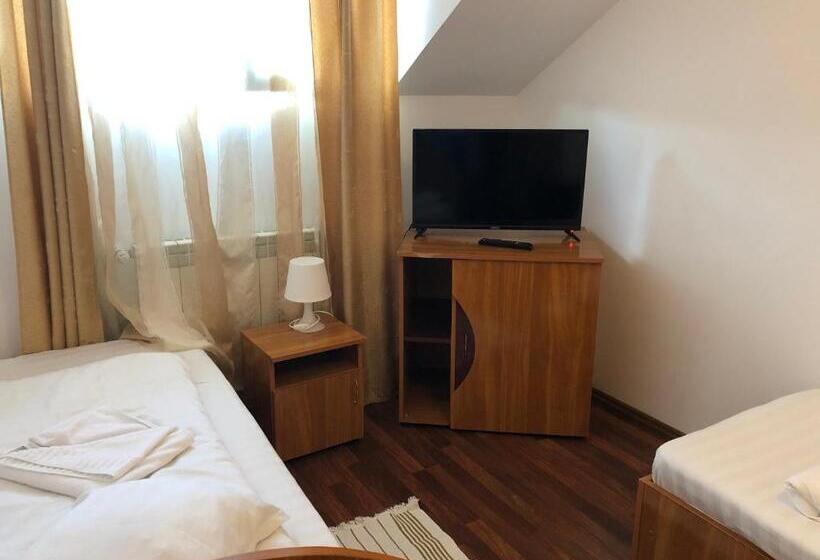 Люкс 2 Спальни, Pensiunea Saseasca