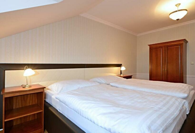 舒适型房间, Gold Chotoviny