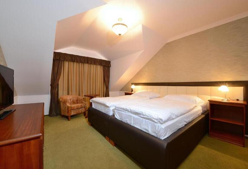 舒适型房间, Gold Chotoviny