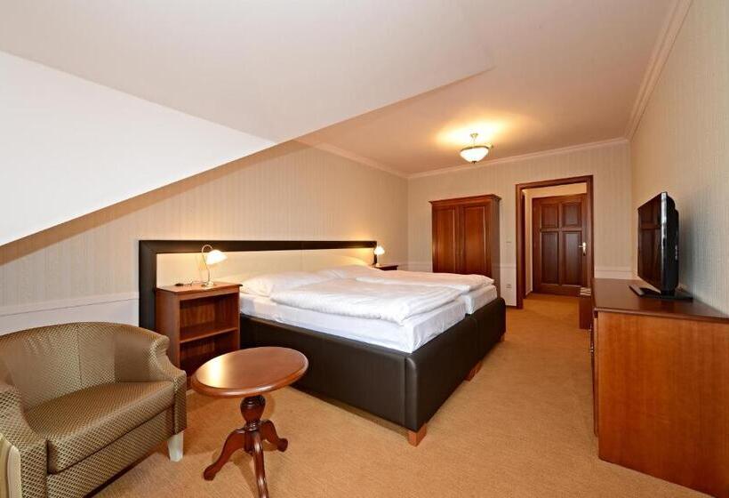 舒适型房间, Gold Chotoviny