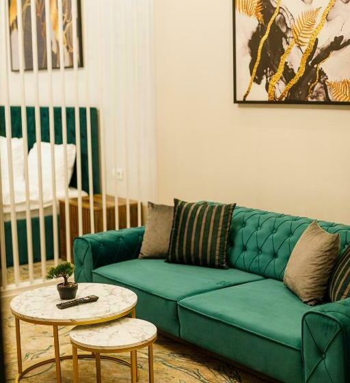 سوییت خانوادگی, Motel Andra