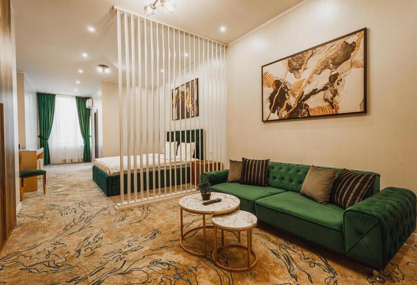 سوییت خانوادگی, Motel Andra