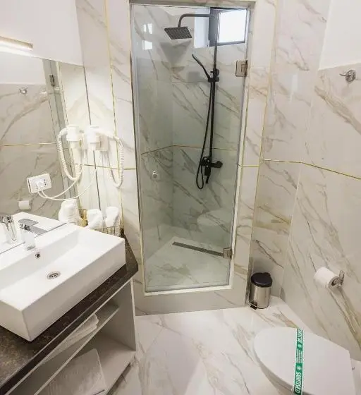 اتاق لوکس, Motel Andra