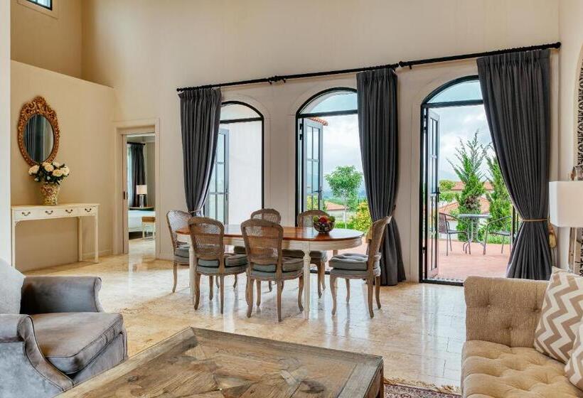 Вилла 3 Спальни, Mövenpick Resort Khao Yai