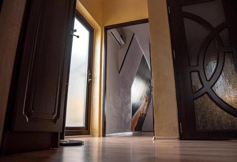 バルコニー付き１ベッドルームアパートメント, Casa Robi