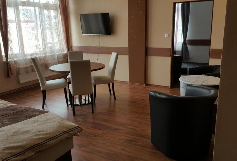 패밀리 스위트, Penzion 324