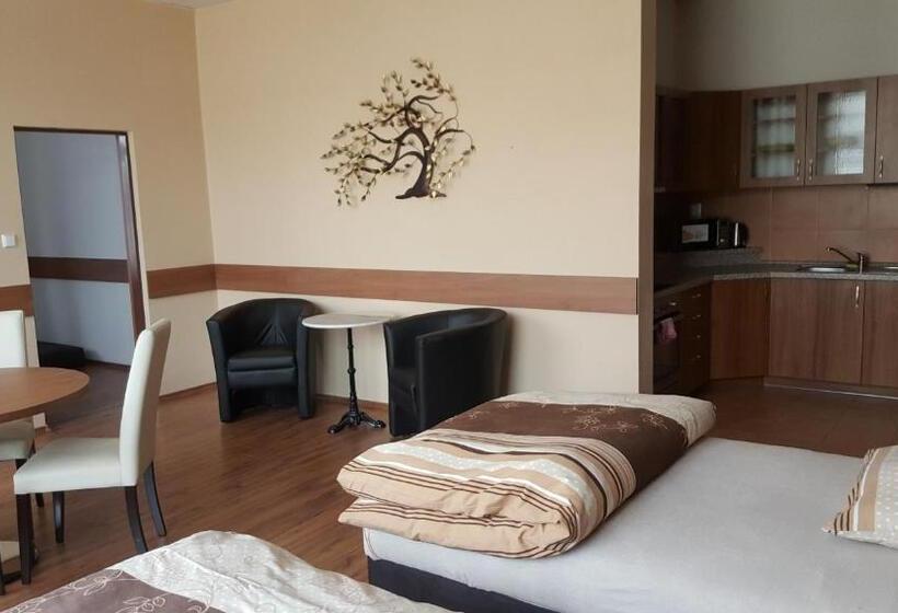 패밀리 스위트, Penzion 324