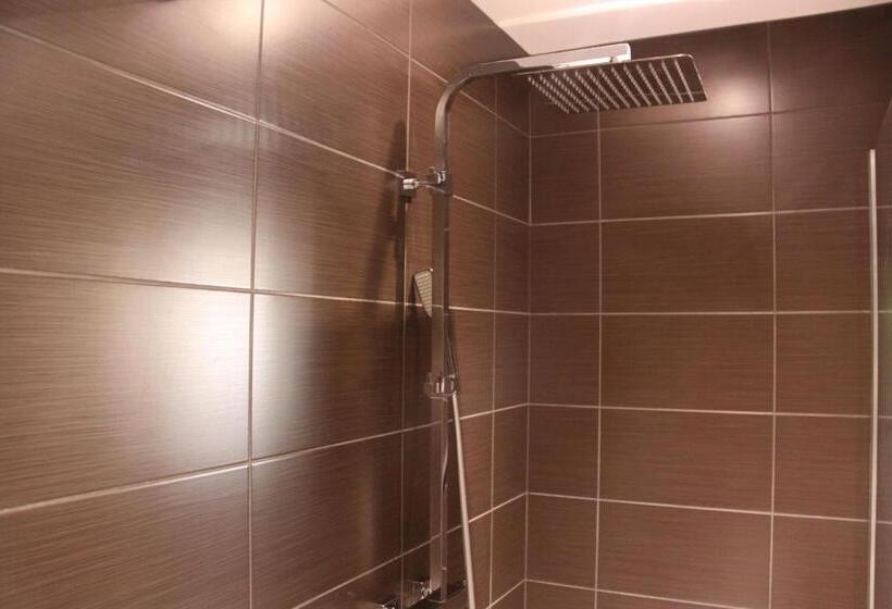 기본룸, La Porterie