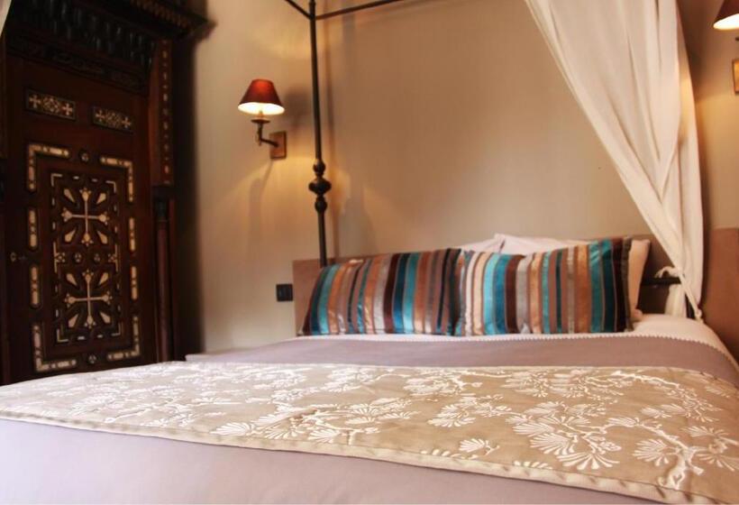 기본룸, La Porterie