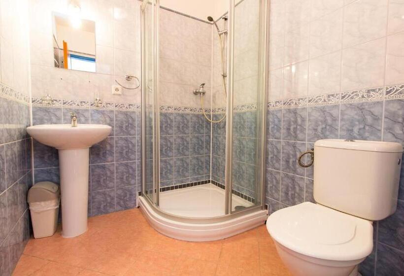 Standard Szoba, Franz