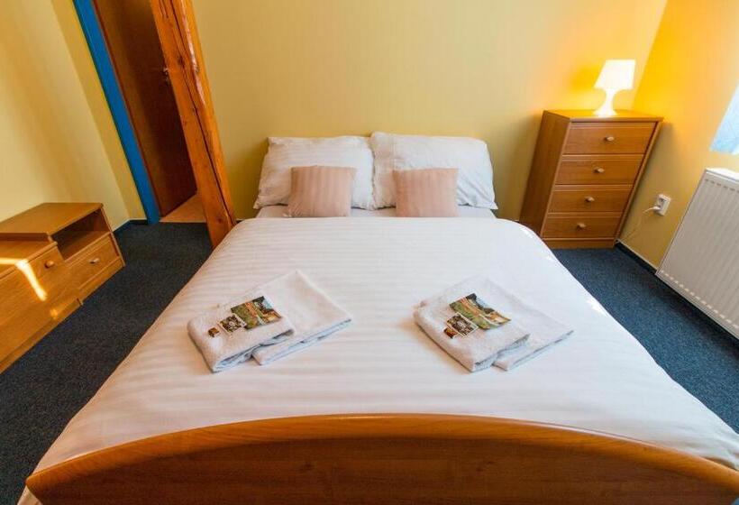 Standard Szoba, Franz