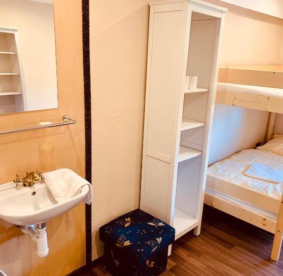 Háromágyas Standard Szoba Megosztott Fürdővel, Franz