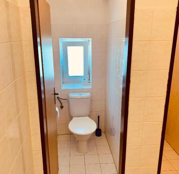 Háromágyas Standard Szoba Megosztott Fürdővel, Franz